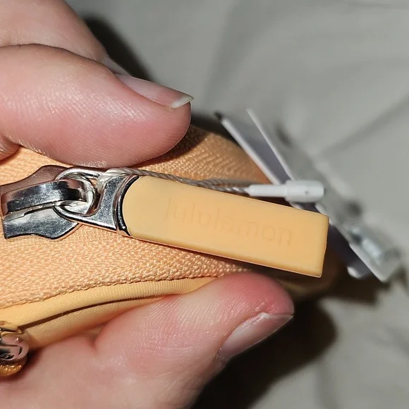 Lululemon NWTS Clippable Nano Pouch!! RKML!! Rare And Sold Out!! - Picture 8 of 10